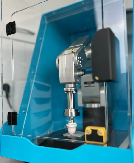 Spreader tribometer in enclosure